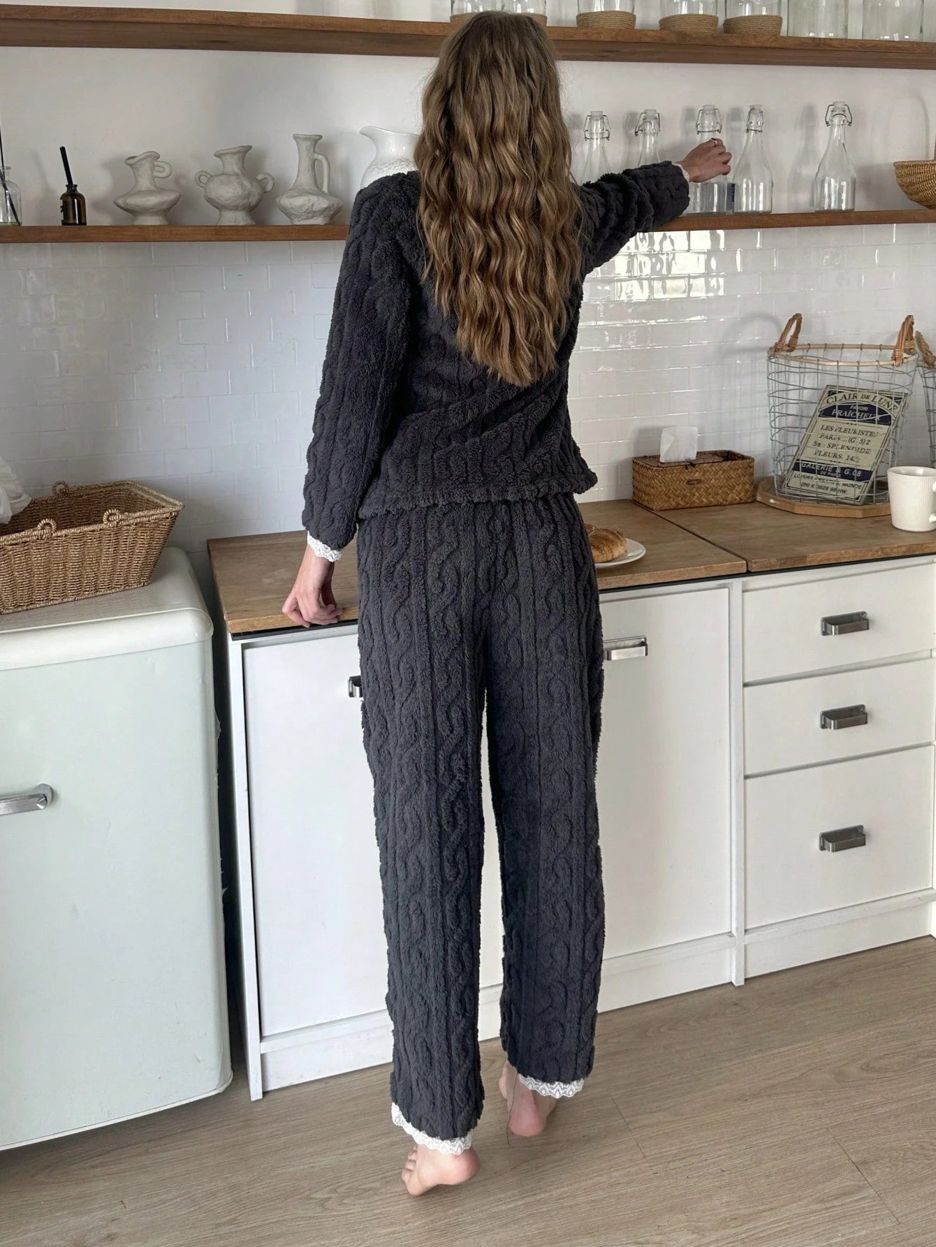 Sanrio 2Pcs Women Thickened Double-Sided Fleece Cuff Contrast Lace Embroidery Loose Top + Comfortable Pants Pajama Set, Fluffy Cozy Winter Clothes