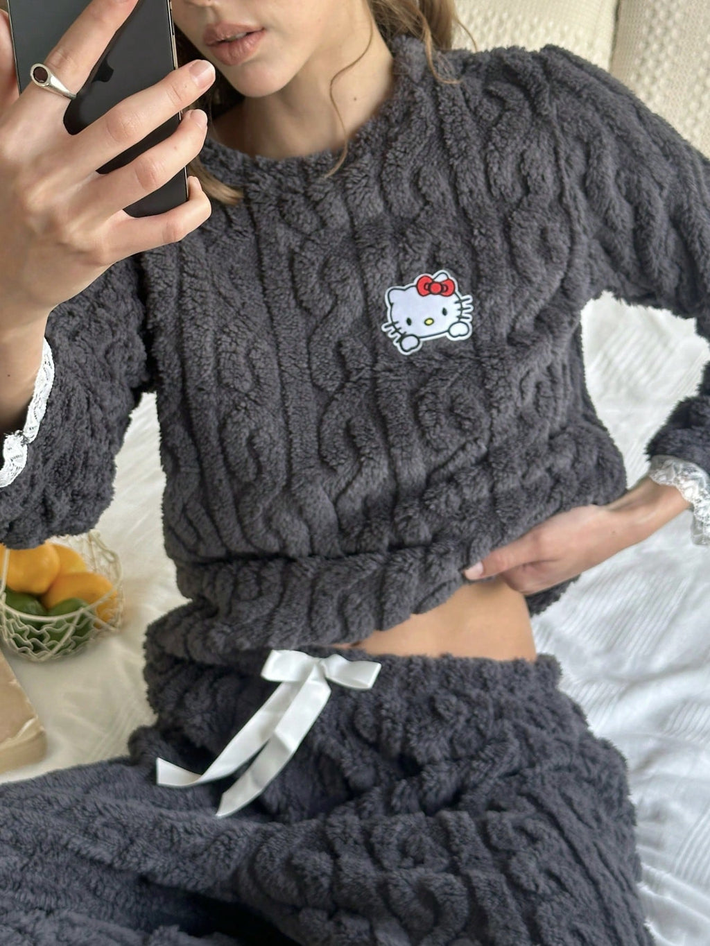 Sanrio 2Pcs Women Thickened Double-Sided Fleece Cuff Contrast Lace Embroidery Loose Top + Comfortable Pants Pajama Set, Fluffy Cozy Winter Clothes