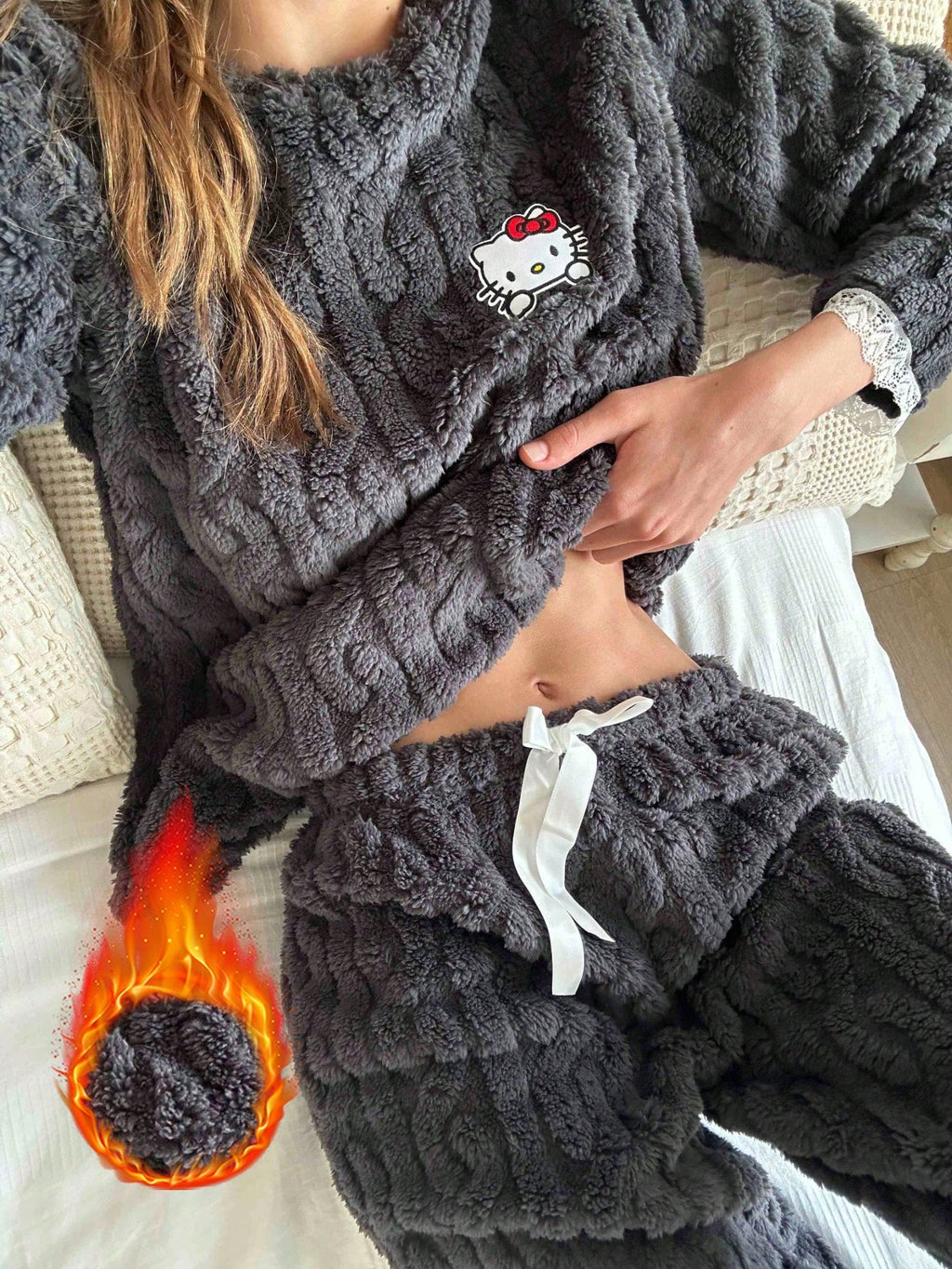 Sanrio 2Pcs Women Thickened Double-Sided Fleece Cuff Contrast Lace Embroidery Loose Top + Comfortable Pants Pajama Set, Fluffy Cozy Winter Clothes